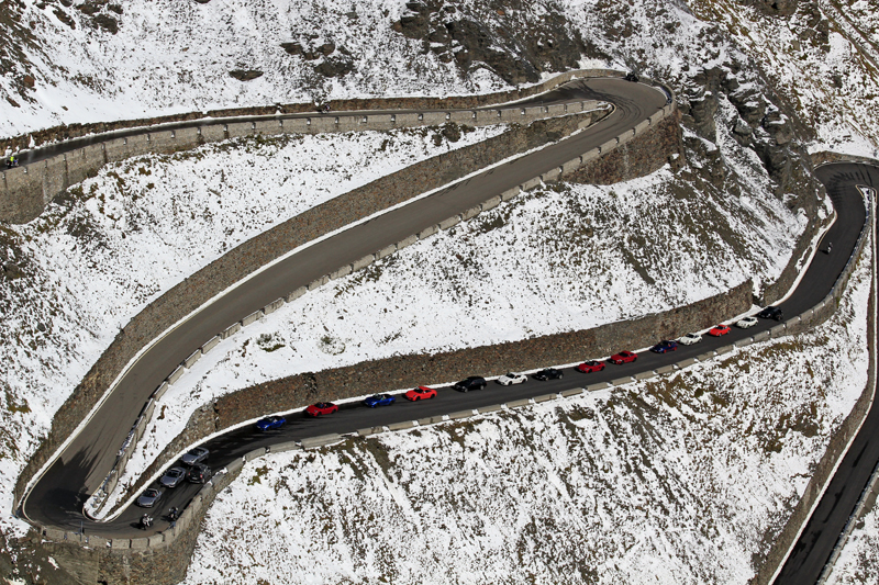 2017-09-13_112008 trentino-suedtirol-2017.jpg - Porsche-Karawane zwischen Kehre 7 ud 6 von insgesamt 48